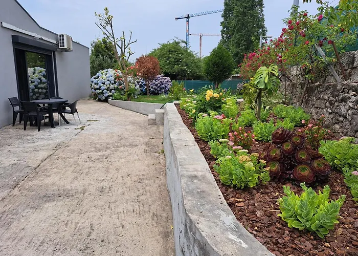 Semesterbostad Garden House Ramalde *